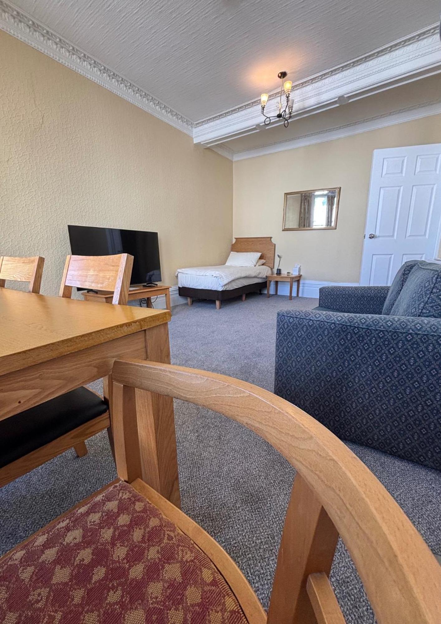 Welbeck Hotel & Apartments Douglas Ngoại thất bức ảnh